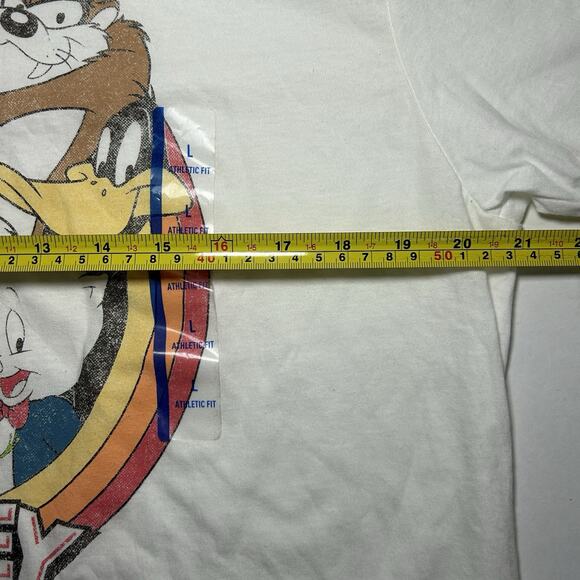 Warner Bros Looney Tunes Graphic T-shirt Size Large Bugs Bunny And Friends - Picture 5 of 6